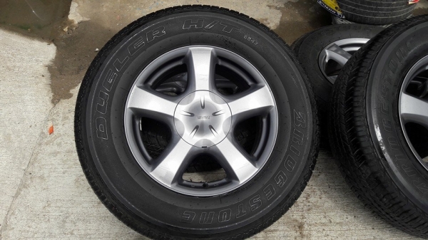 ขายล้อแม็กD-max 17" ยางปี15 สีรมดำ สนใจติดต่อ ตาเล็ก ล้อและยางครับ 081-3747940