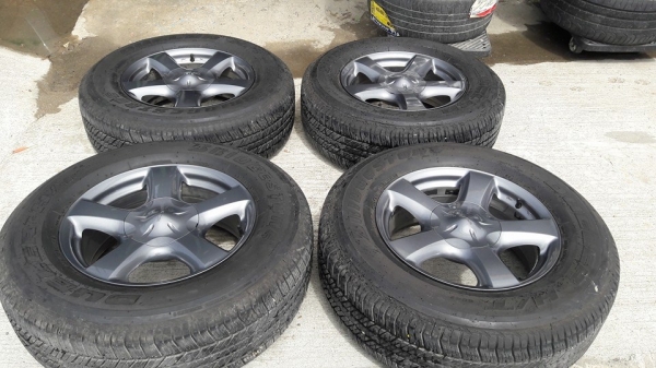 ขายล้อแม็กD-max 17" ยางปี15 สีรมดำ สนใจติดต่อ ตาเล็ก ล้อและยางครับ 081-3747940