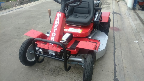 ขายรถตัดหญ้านั่งครับ 14 HPเก่าญี่ปุ่น0835662999Lineid:hs4trp ราคา 58,000บาท