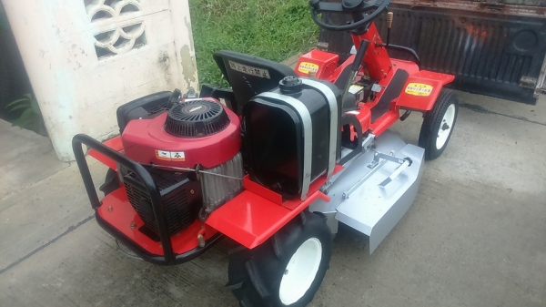 ขายรถตัดหญ้านั่งครับ 14 HPเก่าญี่ปุ่น0835662999Lineid:hs4trp ราคา 58,000บาท
