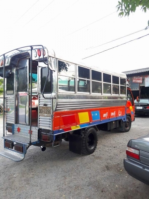 รถหกล้อ NPR เครื่อง 110 แรง รถห้าง เครื่องดีคันซีสวย ยางดี6 เส้น  เอกสารพร้อมโอน