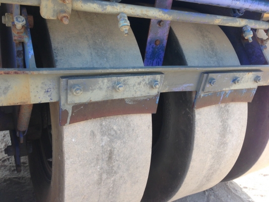 รถบด สั่นสะเทือน 4ตัน หน้าเหล็กหลังยาง Komatsu. เก่าญี่ปุ่น โทร.090-986-2521 อ๊อบ