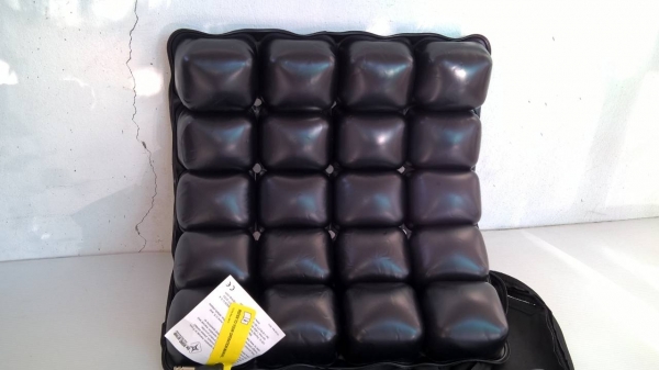 ROHO เบาะลมลองนั่งป้องกันแผลกดทับ ของใหม่พร้อมใบรับประกัน ขายราคา 5900 บาท สนใจทัก 092 889 2982 085 