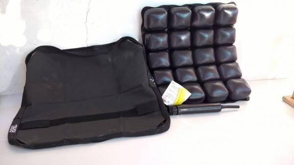 ROHO เบาะลมลองนั่งป้องกันแผลกดทับ ของใหม่พร้อมใบรับประกัน ขายราคา 5900 บาท สนใจทัก 092 889 2982 085 
