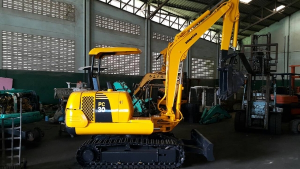 ขาย รถขุด KOMATSU รุ่น PC30-7E- มือสองญี่ปุ่น แทรกเหล็ก เครื่อง 3D84E สีดำ แน่นทั้งคัน สวย พร้อมใช้งาน แรงดีทุกระบบ มือถือ/LINE ID : 0818753444