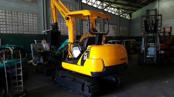 ขาย รถขุด KOMATSU รุ่น PC30-7E- มือสองญี่ปุ่น แทรกเหล็ก เครื่อง 3D84E สีดำ แน่นทั้งคัน สวย พร้อมใช้งาน แรงดีทุกระบบ มือถือ/LINE ID : 0818753444