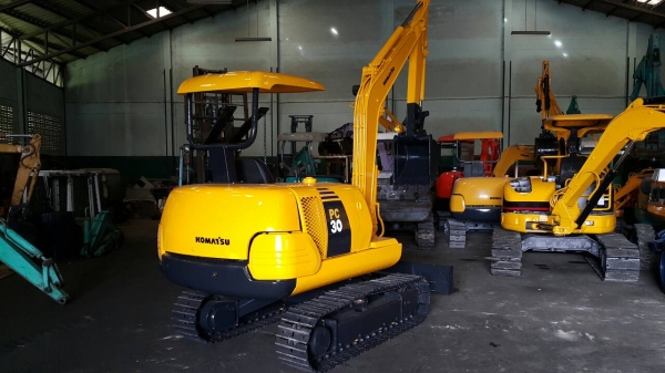 ขาย รถขุด KOMATSU รุ่น PC30-7E- มือสองญี่ปุ่น แทรกเหล็ก เครื่อง 3D84E สีดำ แน่นทั้งคัน สวย พร้อมใช้งาน แรงดีทุกระบบ มือถือ/LINE ID : 0818753444