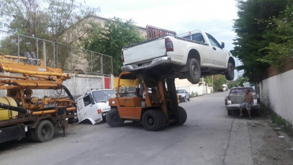 ยกรถปลิว เลยครับ สำหรับ รถยก โฟล์คลิฟต์ sumitomo ขนาด 5 ตัน เสาสูง 4 ม งาสไลด์ ยาว 2 ม