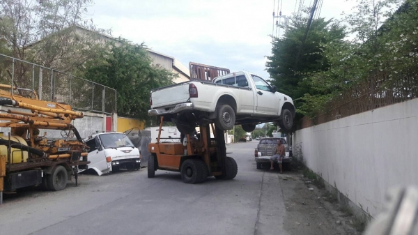 ยกรถปลิว เลยครับ สำหรับ รถยก โฟล์คลิฟต์ sumitomo ขนาด 5 ตัน เสาสูง 4 ม งาสไลด์ ยาว 2 ม ยกรถปลิว เลยครับ สำหรับ รถยก โฟล์คลิฟต์ sumitomo ขนาด 5 ตัน เสาสูง 4 ม งาสไลด์ ยาว 2 ม