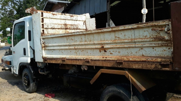 รถอีซูซุ 6 ล้อดั้ม FRR 210 แรงม้า  ปี 54.    สนใจติดต่อ  081 - 6079515