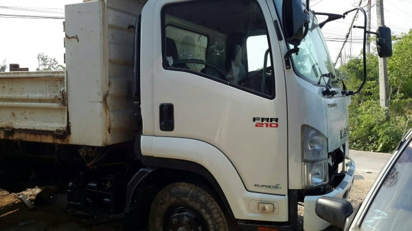 รถอีซูซุ 6 ล้อดั้ม FRR 210 แรงม้า  ปี 54.    สนใจติดต่อ  081 - 6079515