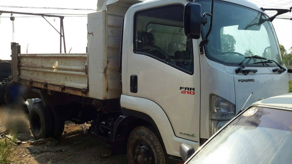 รถอีซูซุ 6 ล้อดั้ม FRR 210 แรงม้า  ปี 54.    สนใจติดต่อ  081 - 6079515