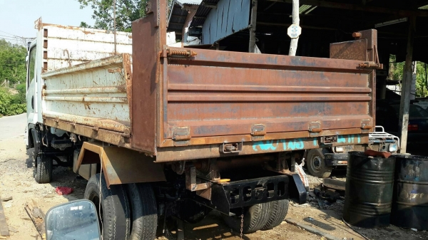 รถอีซูซุ 6 ล้อดั้ม FRR 210 แรงม้า  ปี 54.    สนใจติดต่อ  081 - 6079515