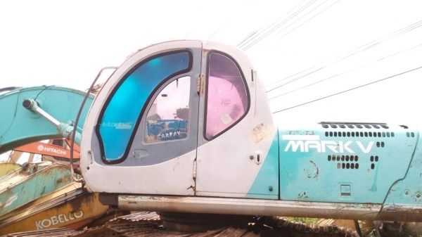 ขายหัวเก๋งรถแมคโค SK-200-5 สภาพสวย กระจกขาดบานล่างบานเดียว