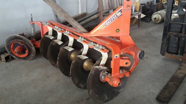 ขายผานไถ สภาพดี พร้อมใช้งาน สนใจโทร 090-8588220คุณนะ 093-3258446คุณบิว หรือเข้าดูสินค้าอื่นๆได้ที่ www.narong2truck.com หรือ www.truck.in.th/498 หรือเพจFacebook ณรงค์ ซื้อขายรถมือสอง (เว็บไซต์ส่วนตัว) หรือFacebook คุณนะ รถบรรทุก