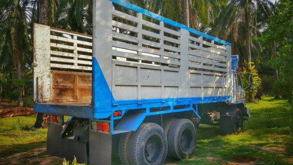 รถฮีโน่ 10 ล้อดั้ม F18 / 187 แรงม้า.    สนใจติดต่อ  081 - 6079515