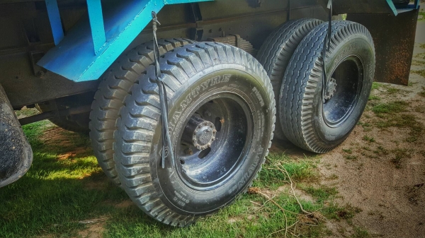 รถฮีโน่ 10 ล้อดั้ม F18 / 187 แรงม้า.    สนใจติดต่อ  081 - 6079515