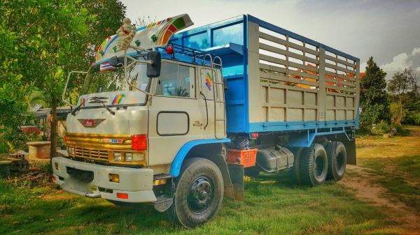 รถฮีโน่ 10 ล้อดั้ม F18 / 187 แรงม้า.    สนใจติดต่อ  081 - 6079515