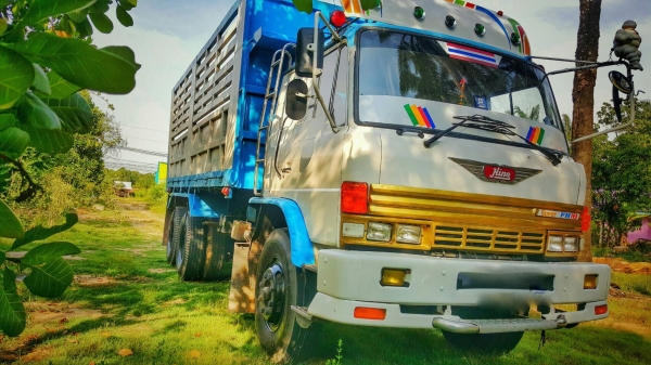 รถฮีโน่ 10 ล้อดั้ม F18 / 187 แรงม้า.    สนใจติดต่อ  081 - 6079515