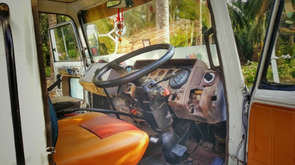 รถฮีโน่ 10 ล้อดั้ม F18 / 187 แรงม้า.    สนใจติดต่อ  081 - 6079515