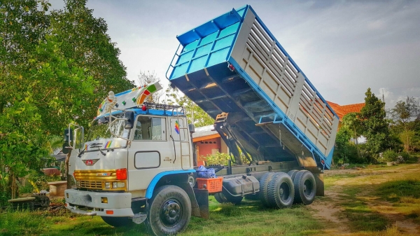 รถฮีโน่ 10 ล้อดั้ม F18 / 187 แรงม้า.    สนใจติดต่อ  081 - 6079515