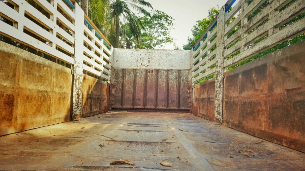 รถฮีโน่ 10 ล้อดั้ม F18 / 187 แรงม้า.    สนใจติดต่อ  081 - 6079515