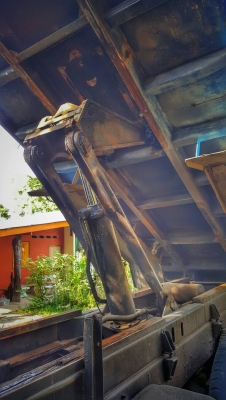 รถฮีโน่ 10 ล้อดั้ม F18 / 187 แรงม้า.    สนใจติดต่อ  081 - 6079515