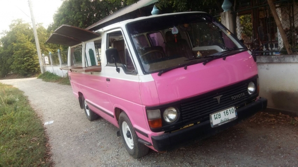 ขายรถตู้ TOYOTA เปิดบาร์ได้