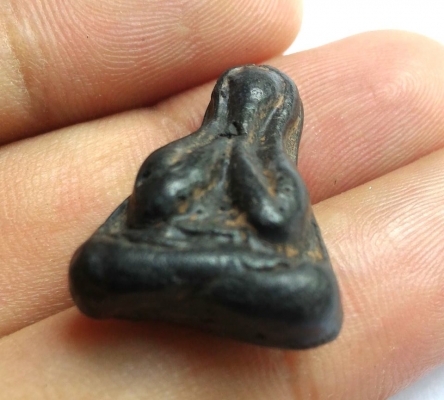 พระปิดตาเก่า เนื้อว่านสวยมากของ ของเก่าไม่ทราบที่ รับประกันความสวยครับ