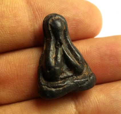 พระปิดตาเก่า เนื้อว่านสวยมากของ ของเก่าไม่ทราบที่ รับประกันความสวยครับ