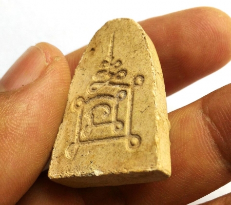 หลวงปู่ทวดวัดช้างให้ เนื้อผงพุทธคุณ หลังยันต์เก่า เป็นของเก่าแท้ เด่นแคล้วคลาดกันภัย