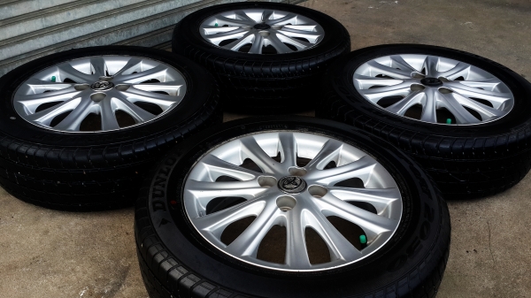 ล้อ Toyota ขอบ 15 4รู100 พร้อมยาง สภาพสวยๆ