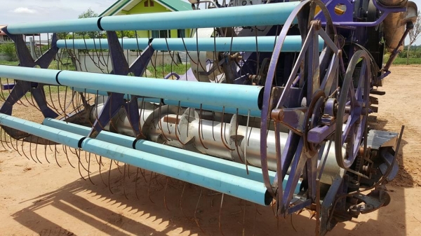 ขายรถเกี่ยวข้าวอุ้ม1.5ตัน เกษตรพัฒนา ช้างน้อยจ้าวพลังปี51 รุ่นสแตนเลส ช่วงล่างดี ลูเลอร์8 โซ่ดี บิ้วใหม่พร้อมลงเกี่ยว ขายรถเกี่ยวข้าวอุ้ม1.5ตัน เกษตรพัฒนา ช้างน้อยจ้าวพลังปี51 รุ่นสแตนเลส ช่วงล่างดี ลูเลอร์8 โซ่ดี บิ้วใหม่พร้อมลงเกี่ยว