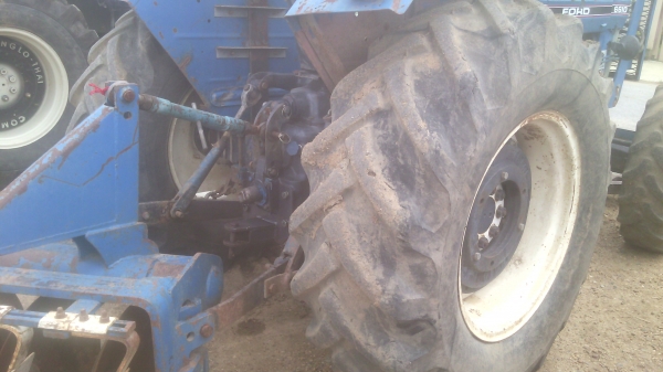 ขายรถไถฟอรด็6610  สองเพลาคานหน้าคาลาโล่   มีเล่มทะเบียรครบ0810076640