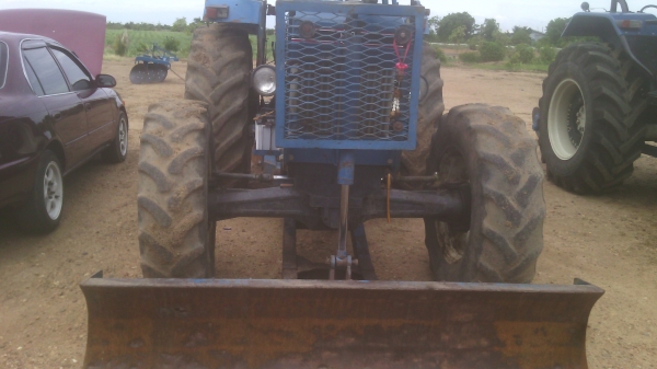 ขายรถไถฟอรด็6610  สองเพลาคานหน้าคาลาโล่   มีเล่มทะเบียรครบ0810076640