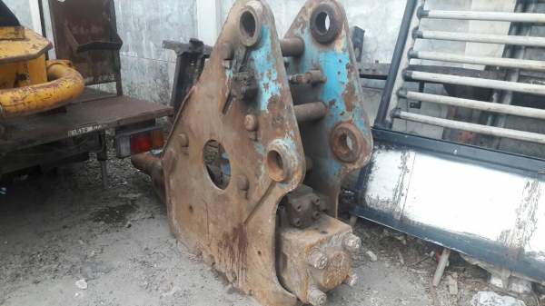 ขาย หัวเจาะ หัวกระแทก เบรคเกอร์ สำหรับรถขุด แบคโฮ PC 120 200 320 เก่านอก ขาย หัวเจาะ หัวกระแทก เบรคเกอร์ สำหรับรถขุด แบคโฮ PC 120 200 320 เก่านอก