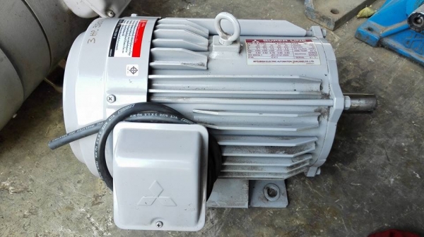 ** ขายแล้วครับ!! ** มอเตอร์ Mitsubishi 3 HP 380V ของใหม่ 100\% ถอดจากเครื่องจักรทีประกอบใหม่แต่ไม่ได้ใช้งาน!!
