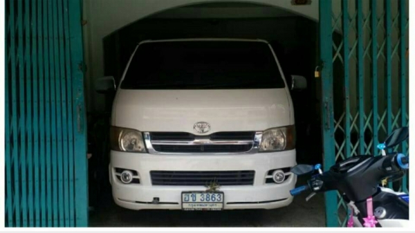 ขายรถตู้ ปี 2005 เครื่อง 2500  CC  ดีเซล   เอกสารพร้อมโอน