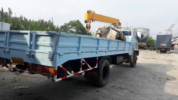 ขายรถ6ล้อเครื่อง175แรงติดเครน3ตันพร้อมใช้งาน