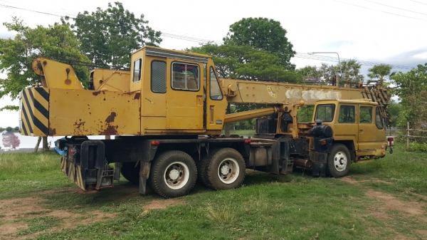 ขายรถเครน 10 ล้อ ยี้ห้อทาดาโน้ 20 ตัน M 1 พร้อมใช้ ราคาย้อมๆ สนใจรีบโทรจองด่วน