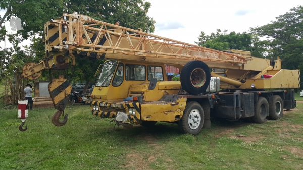 ขายรถเครน 10 ล้อ ยี้ห้อทาดาโน้ 20 ตัน M 1 พร้อมใช้ ราคาย้อมๆ สนใจรีบโทรจองด่วน