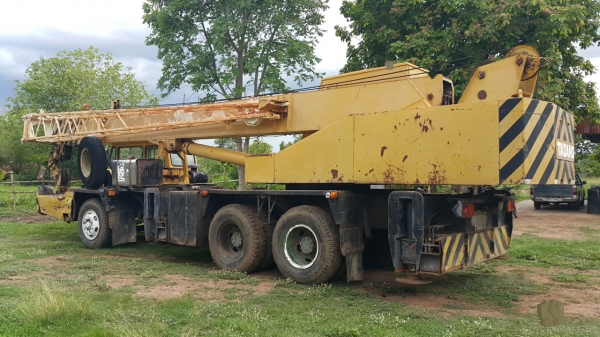 ขายรถเครน 10 ล้อ ยี้ห้อทาดาโน้ 20 ตัน M 1 พร้อมใช้ ราคาย้อมๆ สนใจรีบโทรจองด่วน