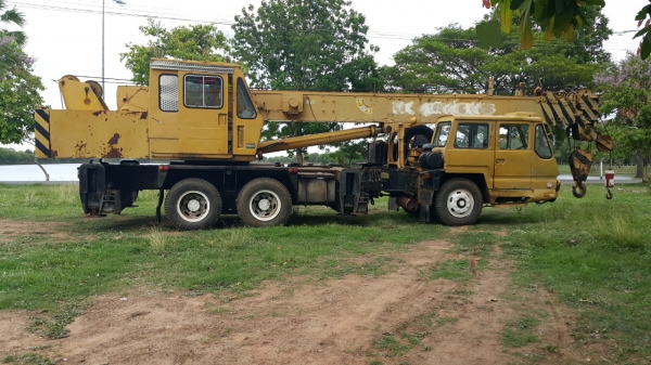 ขายรถเครน 10 ล้อ ยี้ห้อทาดาโน้ 20 ตัน M 1 พร้อมใช้ ราคาย้อมๆ สนใจรีบโทรจองด่วน