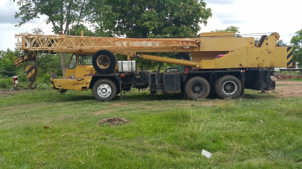 ขายรถเครน 10 ล้อ ยี้ห้อทาดาโน้ 20 ตัน M 1 พร้อมใช้ ราคาย้อมๆ สนใจรีบโทรจองด่วน