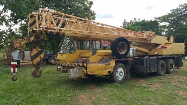 ขายรถเครน 10 ล้อ ยี้ห้อทาดาโน้ 20 ตัน M 1 พร้อมใช้ ราคาย้อมๆ สนใจรีบโทรจองด่วน