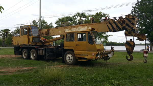 ขายรถเครน 10 ล้อ ยี้ห้อทาดาโน้ 20 ตัน M 1 พร้อมใช้ ราคาย้อมๆ สนใจรีบโทรจองด่วน