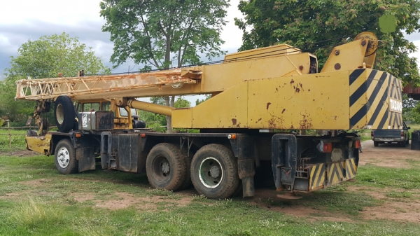 ขายรถเครน 10 ล้อ ยี้ห้อทาดาโน้ 20 ตัน M 1 พร้อมใช้ ราคาย้อมๆ สนใจรีบโทรจองด่วน