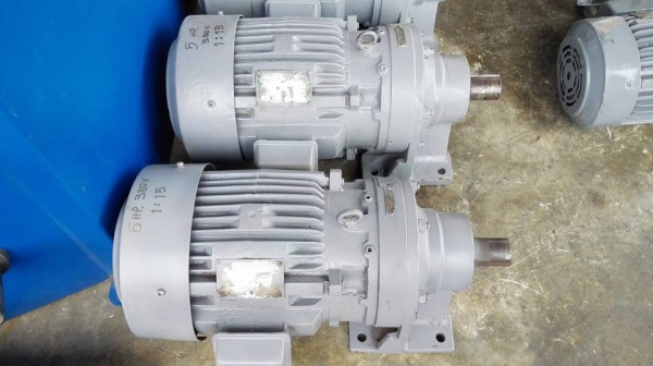 ** ขายแล้วครับ!! ** มอเตอร์เกียร์ Mitsubishi Cyclo Drive 5 HP 380V ทด 1:15 เพลาออก 100 RPM สภาพสดทุ่นเดิมวิ่งนุ่มพร้อมใช้!!