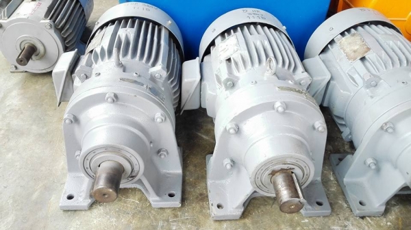 ** ขายแล้วครับ!! ** มอเตอร์เกียร์ Mitsubishi Cyclo Drive 5 HP 380V ทด 1:15 เพลาออก 100 RPM สภาพสดทุ่นเดิมวิ่งนุ่มพร้อมใช้!!