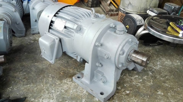 ** Sold ** มอเตอร์เกียร์ Mitsubishi Cyclo Drive 7.5 HP 380V ทด 1:11 เพลาออก 136 RPM สภาพสดทุ่นเดิมวิ่งนุ่มพร้อมใช้!!